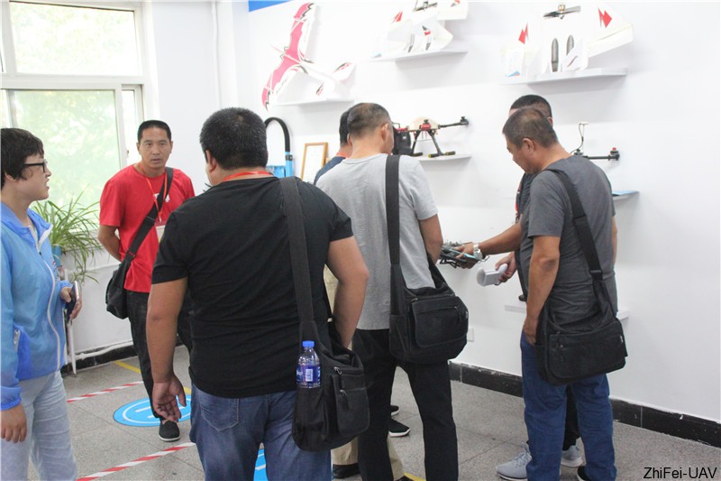 1568012386953623.jpg 河北智飛極農無人機科技|保定ASFC無人機駕駛員培訓考證|打藥撒藥噴藥植保無人機